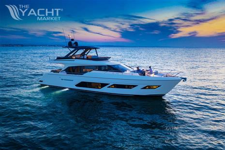 Ferretti Yachts 720