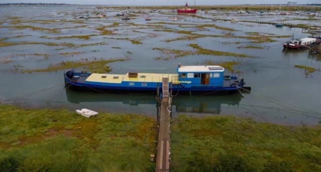 26m Liveaboard Dutch Steel Houseboat Barge