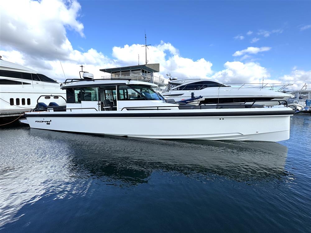 Axopar 37 Sport Cabin