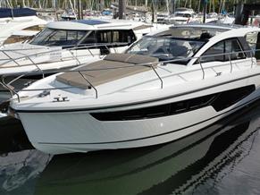 Sealine S 335