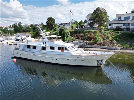 CUSTOM ATLANTIC 25 SQUARE STERN