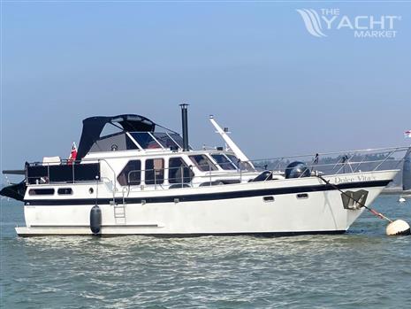 Valk Kruiser 12.5 - Moored