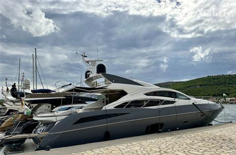 Sunseeker Predator 74