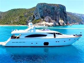 Ferretti Yachts 881