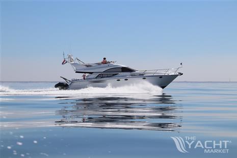 Fairline Phantom 50 - Fairline-Phantom-50-motor-yacht-for-sale-exterior-image-Lengers-Yachts-1.jpg