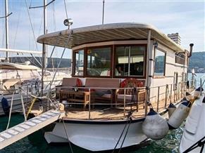 CUSTOM CUSTOM HOUSE BOAT