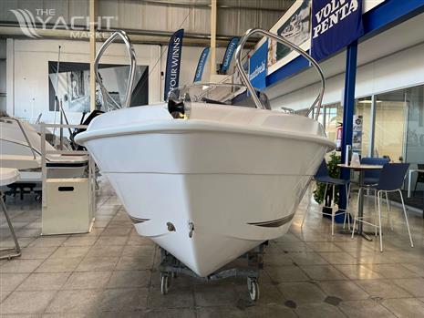 B2 MARINE CAP FERRET 522 SUNDECK