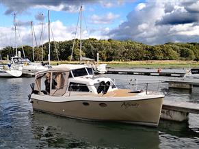 HUNTER BOATS LANDAU 20