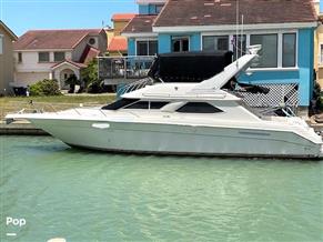 Sea Ray 440 Express Bridge