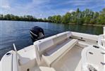 Robalo Center Console R222