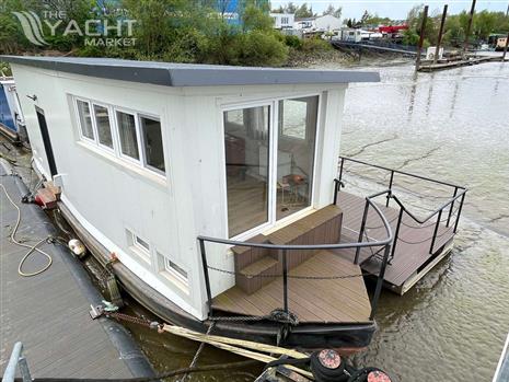 HOUSEBOAT HAMBURGER SPITZSCHUTE