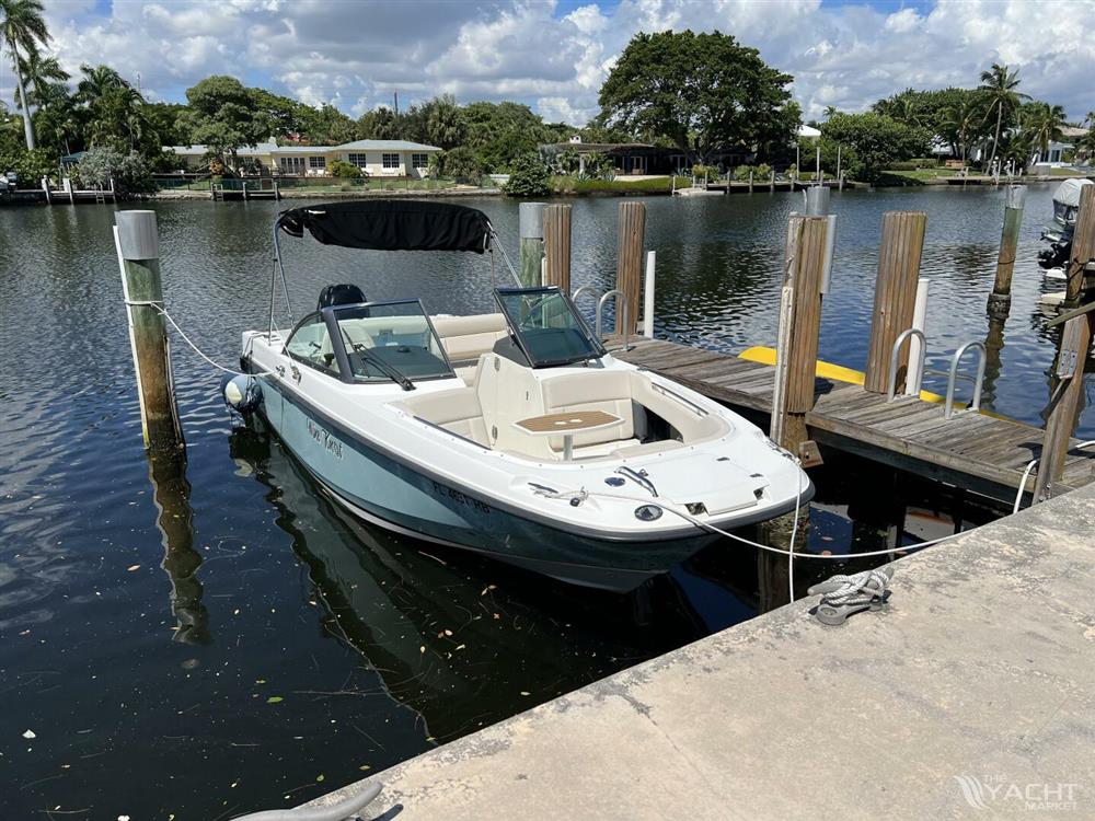 2016 Boston Whaler