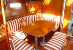 Beneteau Oceanis 393 - Saloon seating