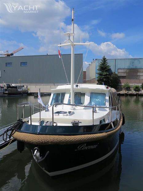 LINSSEN LINSSEN 32 CLASSIC STURDY SEDAN