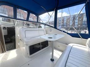 Maxum 2400 SCR
