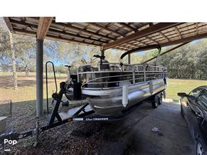 Sun Tracker Fishin' Barge 20 DLX