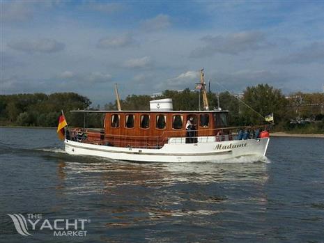  Classic Motor Yacht