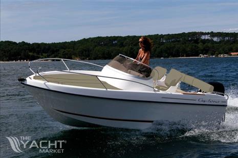 B2 MARINE CAP FERRET 522 SUNDECK