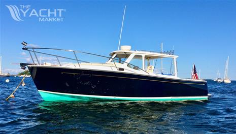 MJM 29z Downeast - 2007 MJM 29z Downeast boat on water, clear blue sky background.