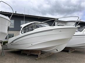 Beneteau Antares 8 Fishing