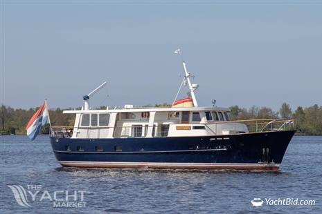 Feadship Canoe Stern