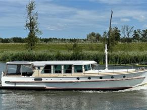 Serious Yachts Gently Low Bridge 14.50 Sedan