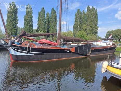 Klipperaak met vaste ligplaats Almere Woonboot