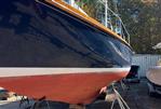 Hinckley Bermuda - 1967 Hinckley Bermuda sailboat on stands, showcasing blue and red hull.