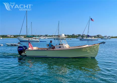 Padebco V27 Center Console - 2003 Padebco V27 Center Console boat cruising in a scenic harbor.