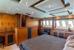 Sunseeker Predator 108 - 43 - Master Cabin