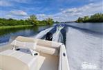 Robalo Center Console R222