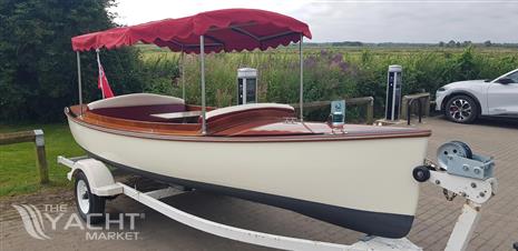  Canadian Electric Boats Quietude 156