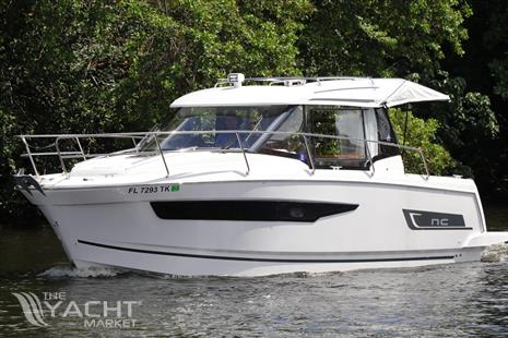 Jeanneau NC Weekender 895 - Port View