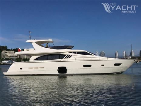 Ferretti Yachts 750 