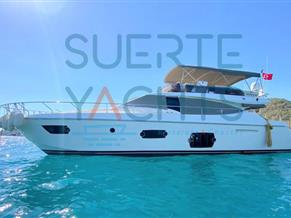 FERRETTI 560