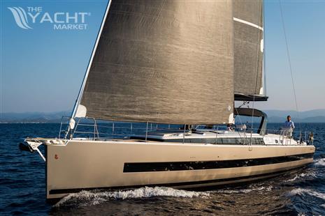 BENETEAU OCEANIS YACHT 62