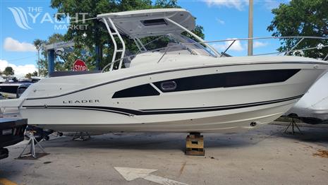 Jeanneau LEADER 9.0WA - 2023 Jeanneau LEADER 9.0WA boat on display, white hull, outdoor setting.