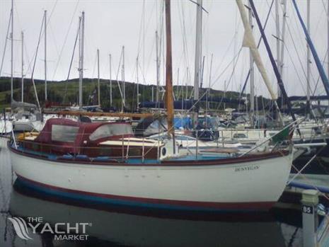 Hillyard 6 Ton classic yacht