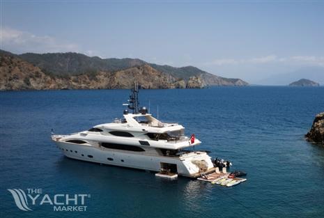 CRN Ferretti Customline