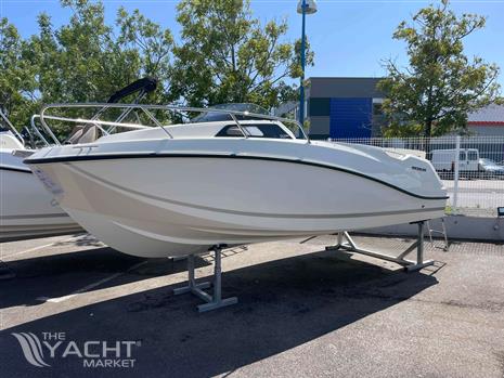 QUICKSILVER QUICKSILVER ACTIV 555 CABIN