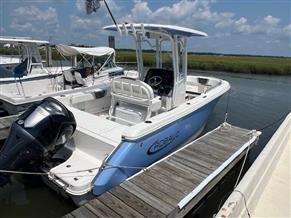 Robalo R230