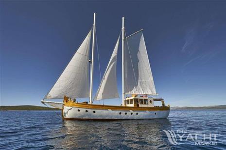 CUSTOM CUSTOM 28M LUXURY CLASSIC YACHT