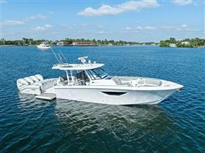 Pursuit S 428 Sport