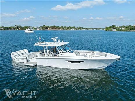 Pursuit S 428 Sport