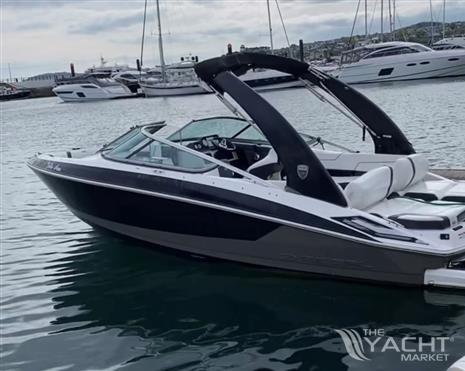 Regal 2300 Bowrider