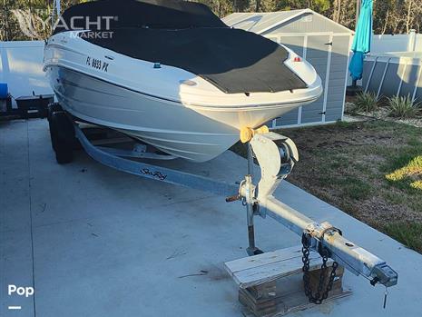 Sea Ray 220 Sundeck - 2012 Sea Ray 220 Sundeck - Photo #1