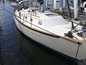 Pacific Seacraft Crealock 37