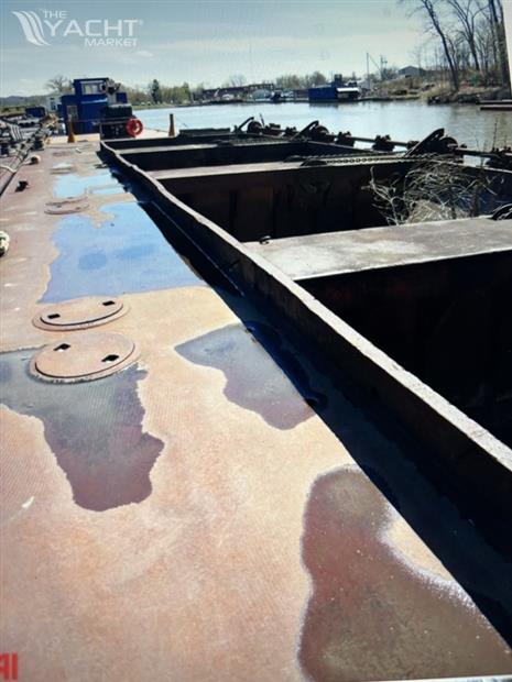 100&#39; x 30&#39; 150 Cubic Yard Dump Scow