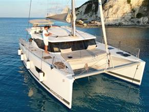 Fountaine Pajot Lucia 40