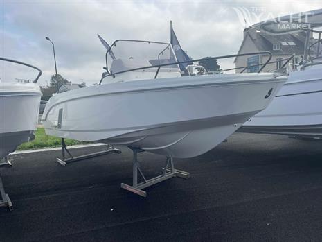 BENETEAU FLYER 7 SPACEDECK